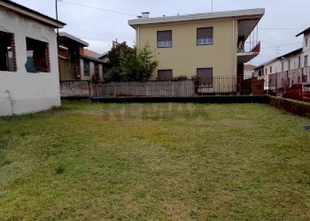 Giardino - Casa indipendente Via Del Fiore
 
8, Vanzaghello - foto 15