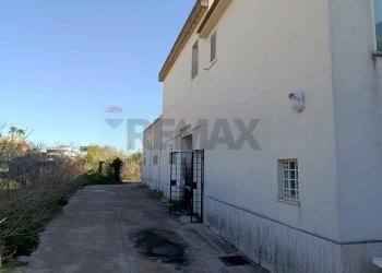 Edificio all\'aperto - Villa via biscari
 
45, Comiso - foto 2