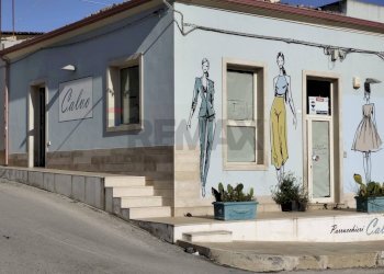 Casa all\'aperto - Locale Commerciale piazza dante alighieri
1, Vittoria - foto 1