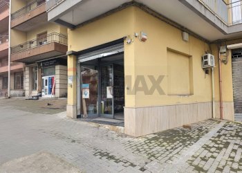 Edificio all\'aperto - Attività Commerciale v.le dei Platani
 
24, Ragusa - foto 1