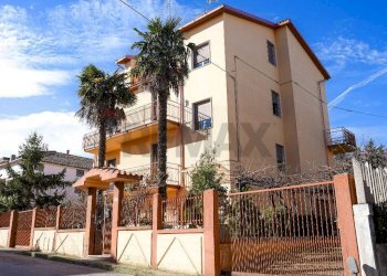 Edificio all\'aperto - Casa indipendente Via Giuseppe di Vittorio
 
11, Portocannone - foto 1