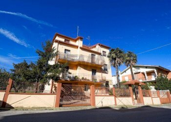 Edificio all\'aperto - Casa indipendente Via Giuseppe di Vittorio
 
11, Portocannone - foto 2