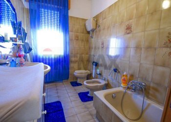 Bagno - Casa indipendente Via Giuseppe di Vittorio
 
11, Portocannone - foto 25