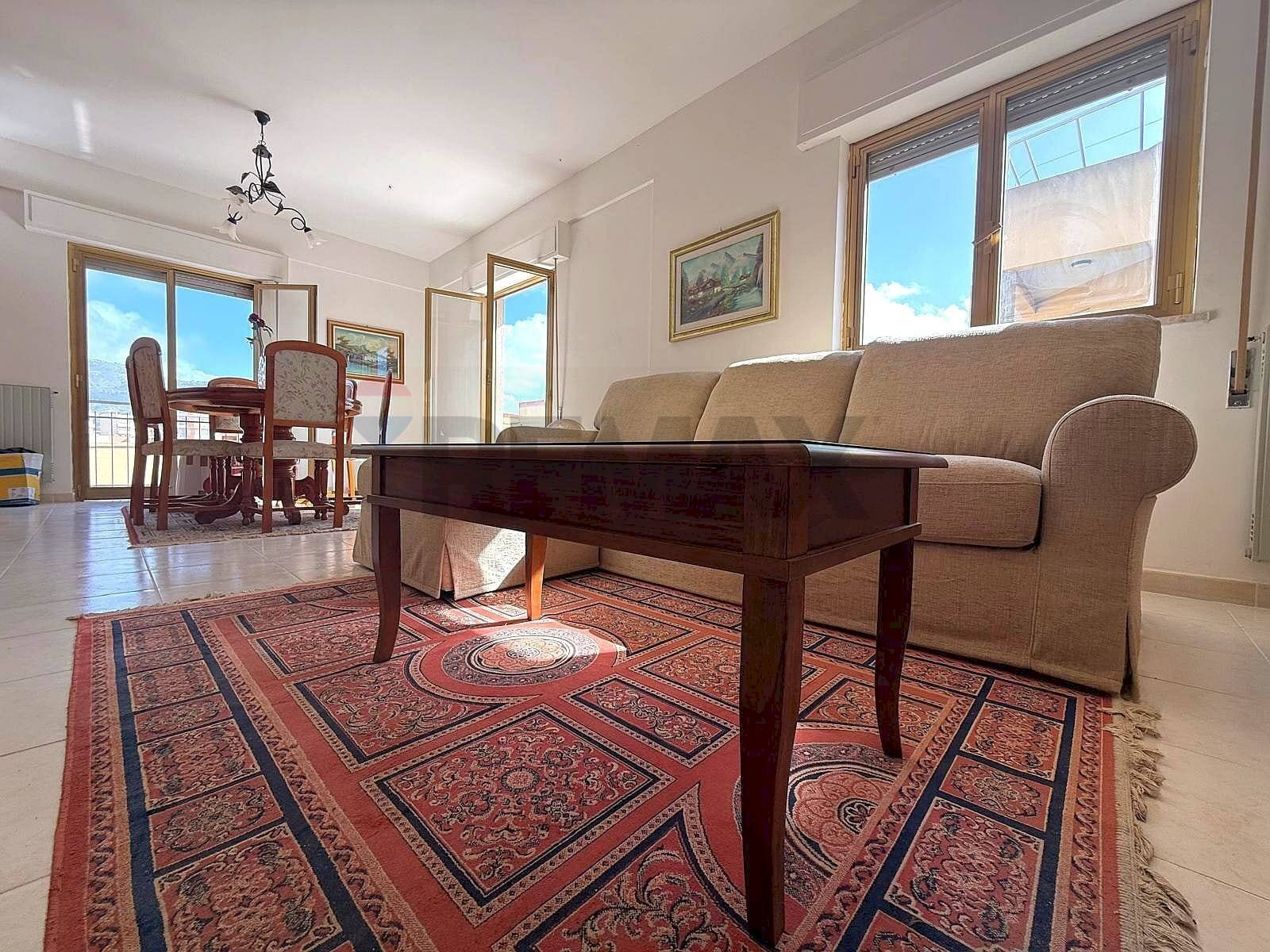 Salone - Appartamento Via Segesta
 
17, Trapani - foto 1