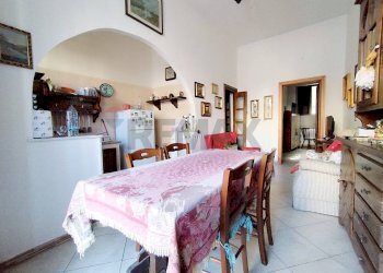 Sala da pranzo - Casa semi indipendente corso dei mille
 
1215, Palermo - foto 2