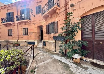 Edificio all\'aperto - Independent house Vicolo Chiesa Di Sant'orsola
 
6, Palermo - photo 2