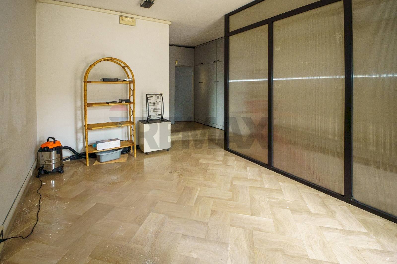 Hall / corridoio - Locale Commerciale Corso Alcide De Gasperi
312M, Bari - foto 3