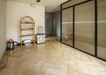 Hall / corridoio - Locale Commerciale Corso Alcide De Gasperi
312M, Bari - foto 3