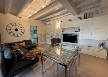 Sala da pranzo - Four-room apartment via Albinoni
 
460, Desenzano del Garda - photo 3