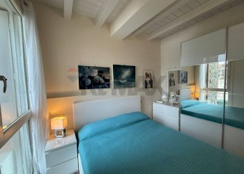 Camera / camera da letto - Four-room apartment via Albinoni
 
460, Desenzano del Garda - photo 17