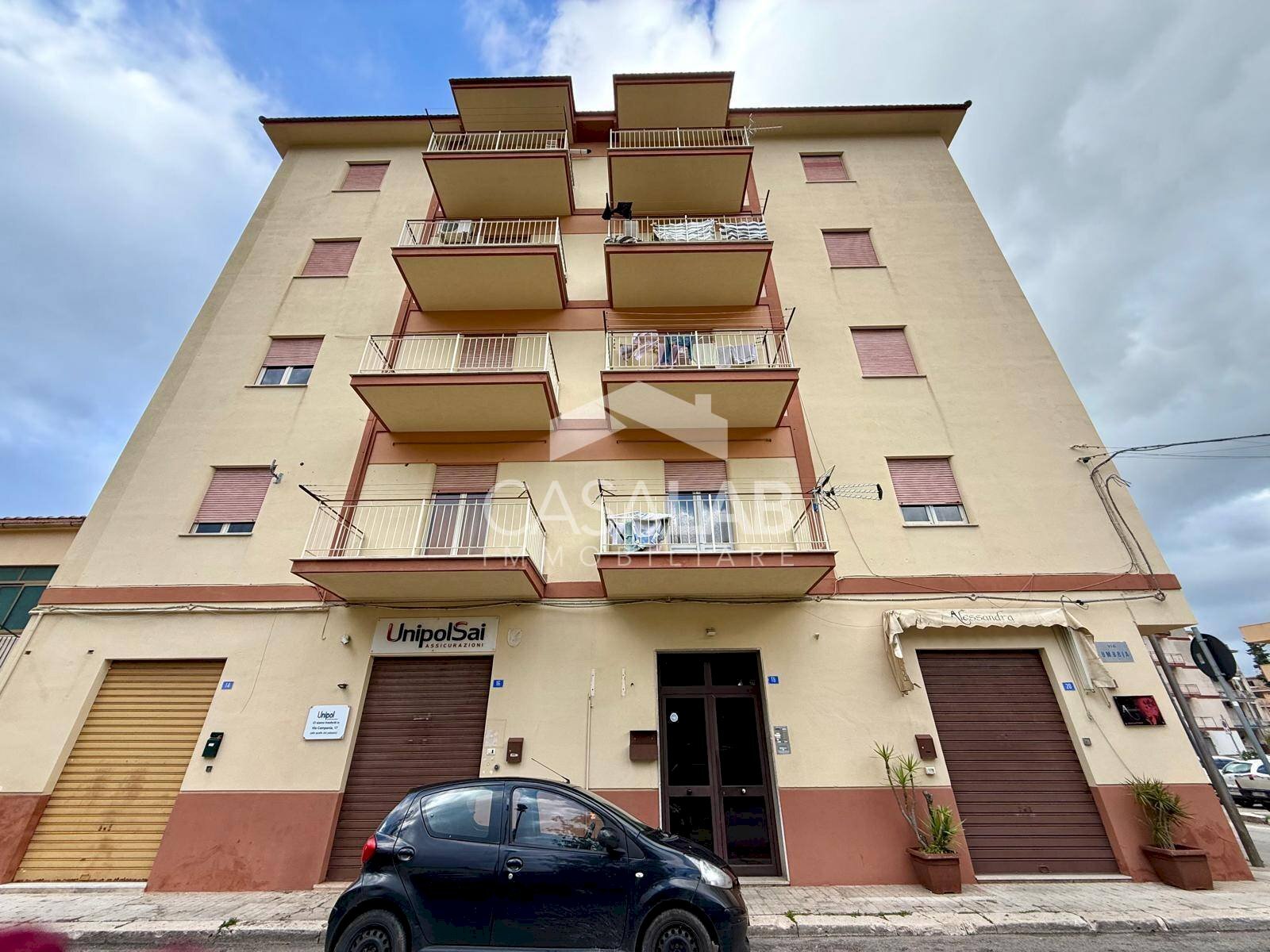 Foto 1 - Trilocale via umbria
 
18, Carini - foto 1