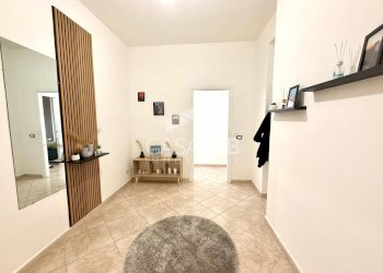 Foto 5 - Trilocale via umbria
 
18, Carini - foto 4