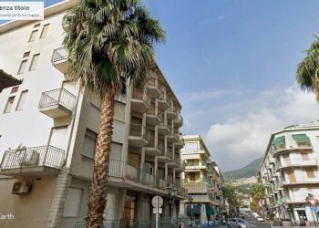 Facciata - Stabile - Palazzo corso Armando Diaz, 23, Alassio - foto 1