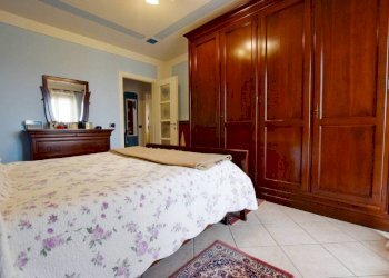 Camera da letto - Quadrilocale via Camillo Benso di Cavour, 11A, Villanova Mondovì - foto 8