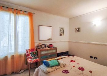 Camera da letto - Trilocale salita Ginestrato, Genova (zona Marassi) - foto 14