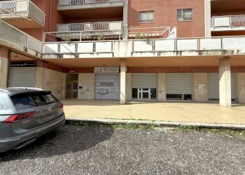 Foto 2 - Shop Viale Magna Grecia
 
298, Catanzaro - photo 2