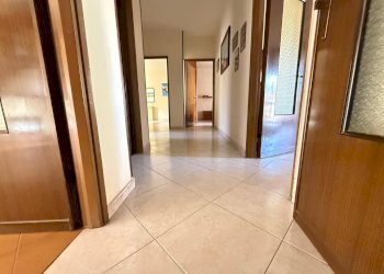 Foto 12 - Apartment Via Saragat
 
1, San Nicola la Strada - photo 12