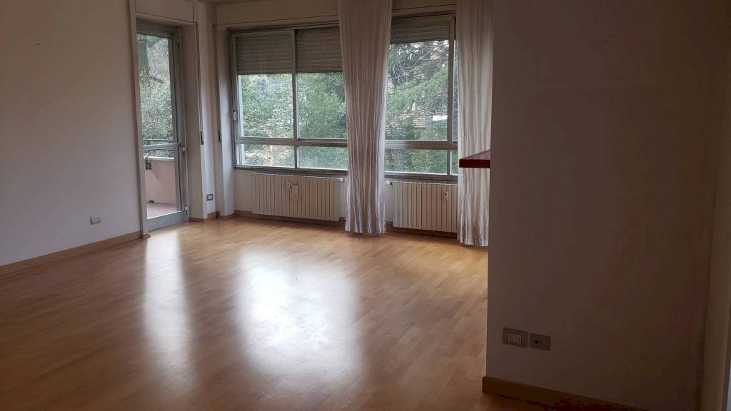 Salone - Trilocale via Giosuè Carducci, Gallarate - foto 1