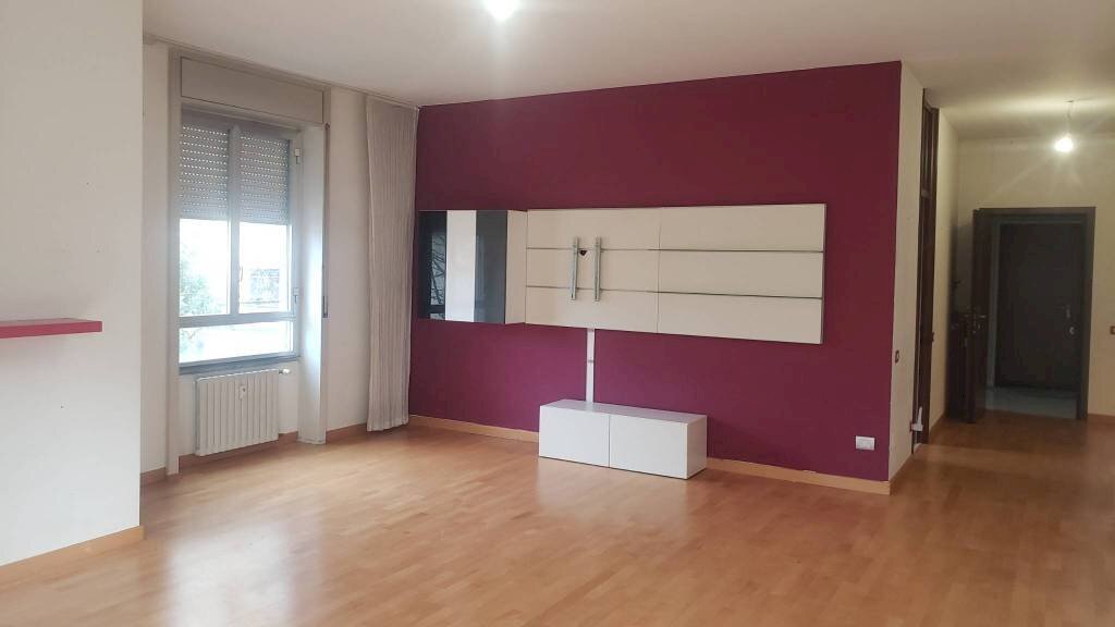 Salone - Trilocale via Giosuè Carducci, Gallarate - foto 3