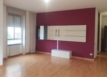 Salone - Trilocale via Giosuè Carducci, Gallarate - foto 3