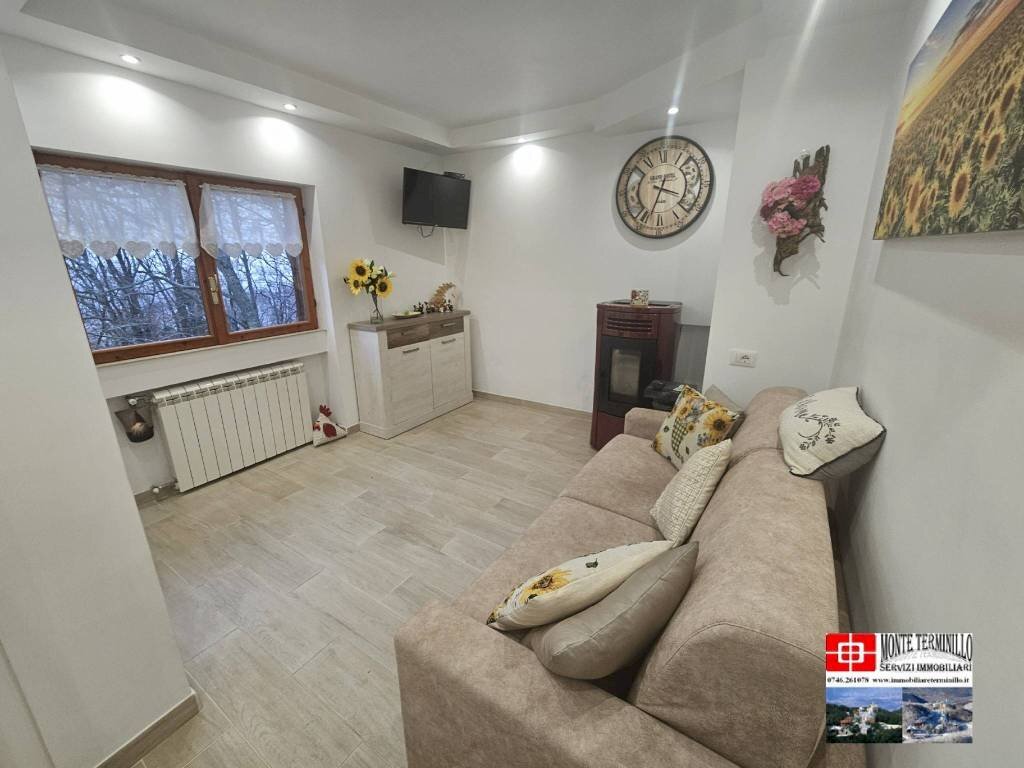 Salone - Trilocale strada Statale del Terminillo, Rieti - foto 3