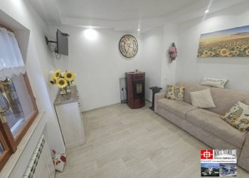 Salone - Trilocale strada Statale del Terminillo, Rieti - foto 2