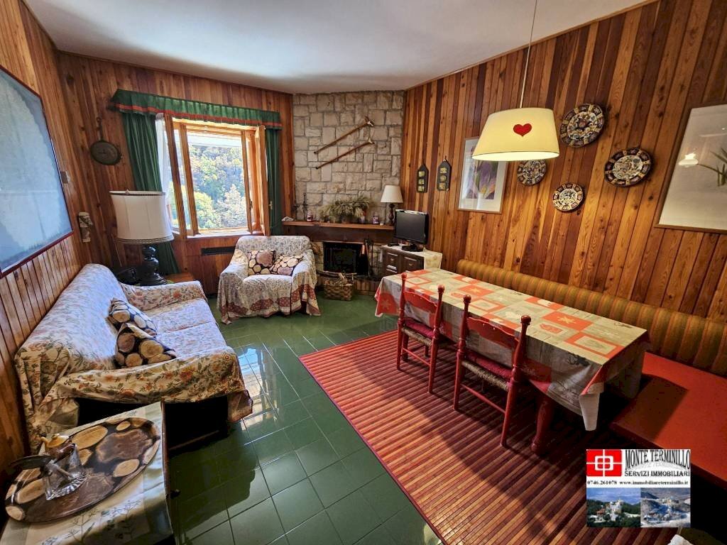 Salone - Appartamento via Tre Faggi, Rieti - foto 1