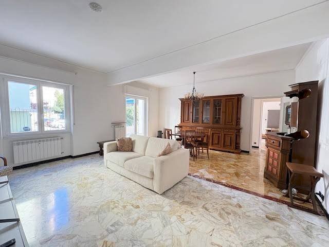 Salone - Appartamento via Nicola Fabrizi, 16, Genova (zona Quarto) - foto 2