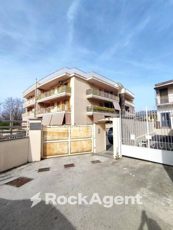 Facciata - Trilocale via San Martino, 114, Palma Campania - foto 2