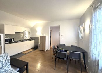 soggiorno - Bilocale via Via Cartoleria, Bologna (zona Centro Storico) - foto 3