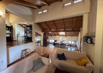 soggiorno - Appartamento via Zamboni, Bologna (zona Centro Storico) - foto 4