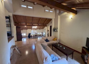 soggiorno - Appartamento via Zamboni, Bologna (zona Centro Storico) - foto 5