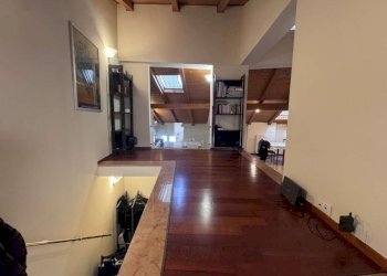 ingresso senza ascensore - Appartamento via Zamboni, Bologna (zona Centro Storico) - foto 24