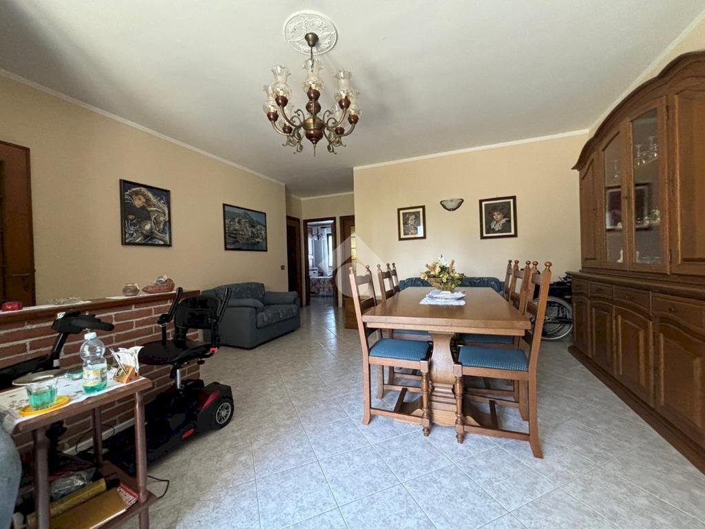 Three-room apartment Largo dietro castello, Castagnole Piemonte - photo 1