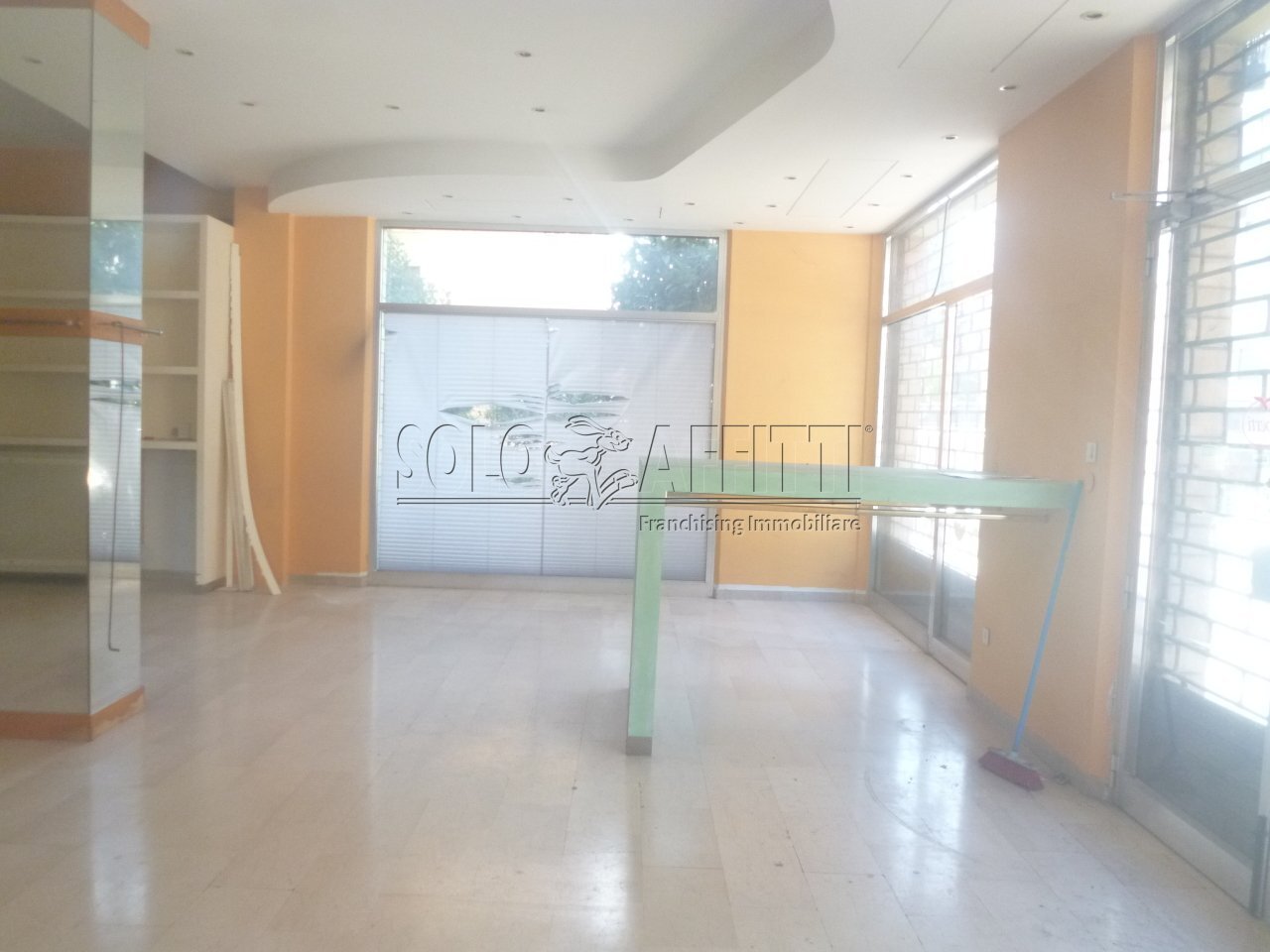 Interno locale - Commercial Premises Macerata - photo 1