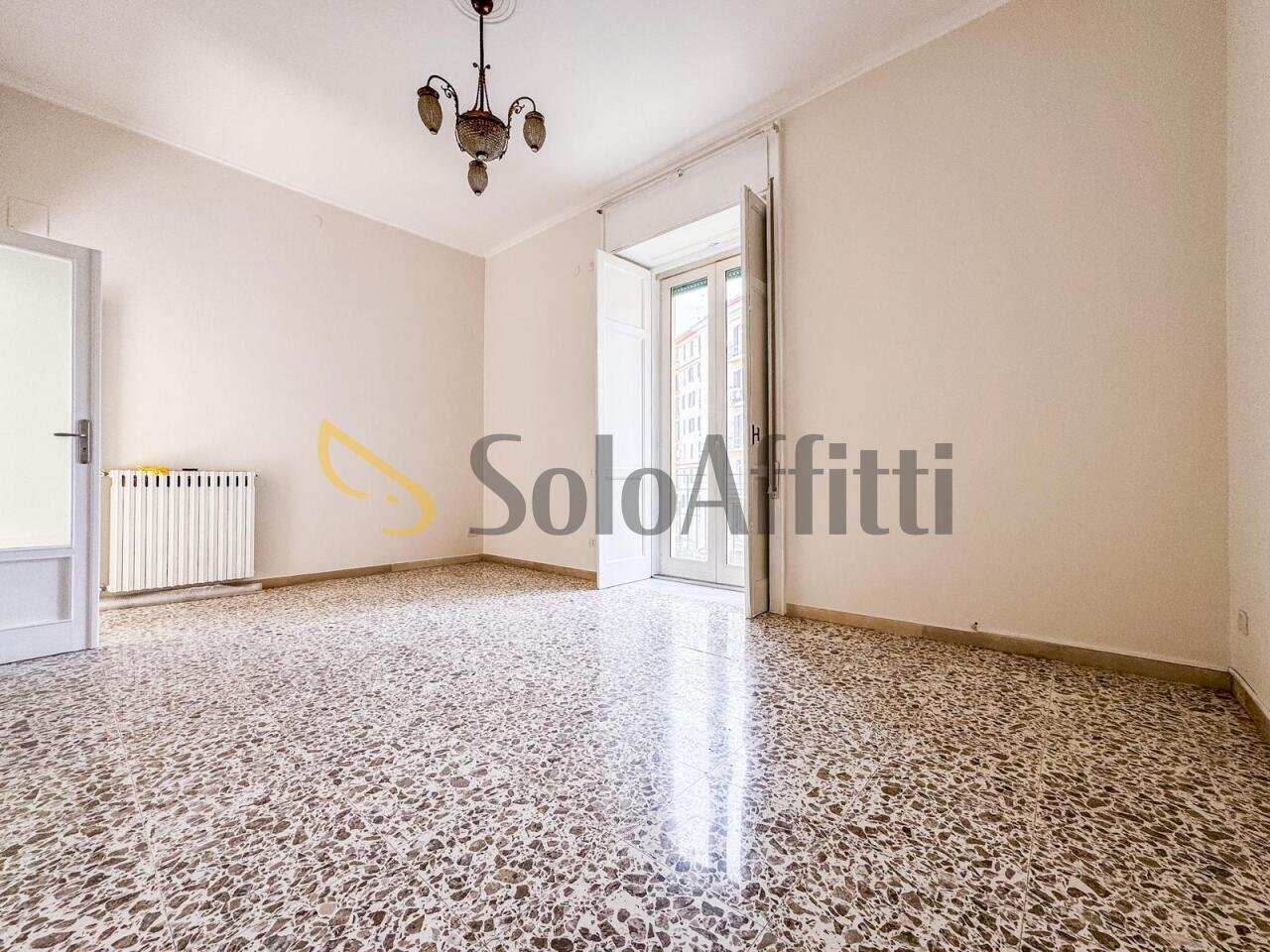 Salone - Trilocale Via Mario Fiore 6, Napoli (zona Arenella) - foto 2