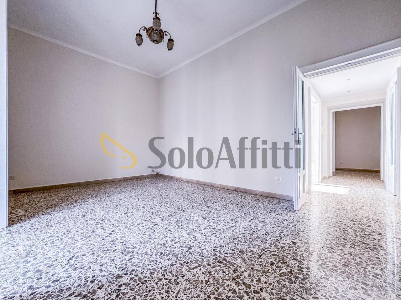 Salone - Trilocale Via Mario Fiore 6, Napoli (zona Arenella) - foto 3