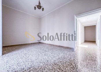 Salone - Trilocale Via Mario Fiore 6, Napoli (zona Arenella) - foto 3