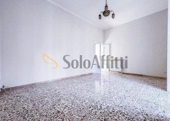 Salone - Trilocale Via Mario Fiore 6, Napoli (zona Arenella) - foto 4