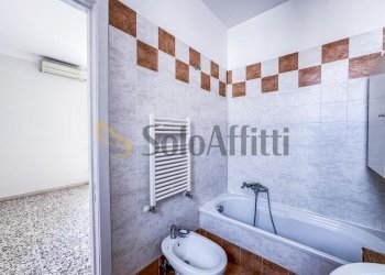 Bagno en suite - Trilocale Via Mario Fiore 6, Napoli (zona Arenella) - foto 19