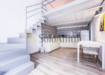 soggiorno con angolo cottura - Bilocale Via Toledo, Napoli (zona Quartieri Spagnoli) - foto 3