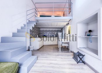 soggiorno con angolo cottura - Bilocale Via Toledo, Napoli (zona Quartieri Spagnoli) - foto 6