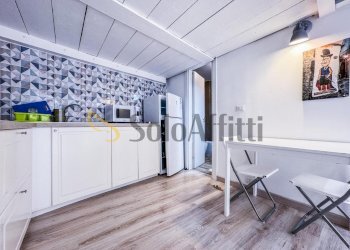 soggiorno con angolo cottura - Bilocale Via Toledo, Napoli (zona Quartieri Spagnoli) - foto 10