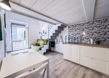 soggiorno con angolo cottura - Bilocale Via Toledo, Napoli (zona Quartieri Spagnoli) - foto 11