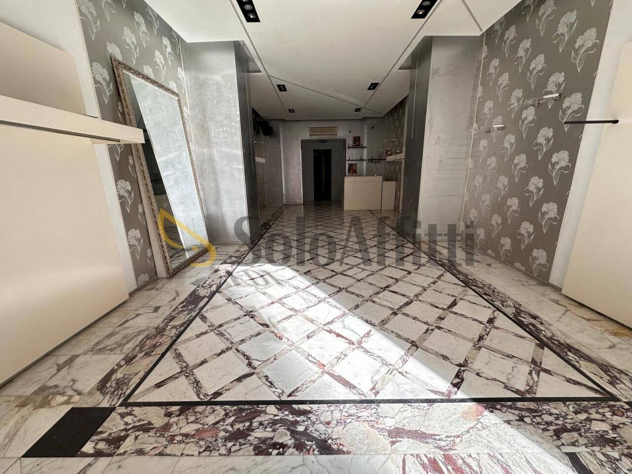 IMG-20250125-WA0002.jpg - Locale Commerciale Corso Trieste 189, Caserta - foto 2