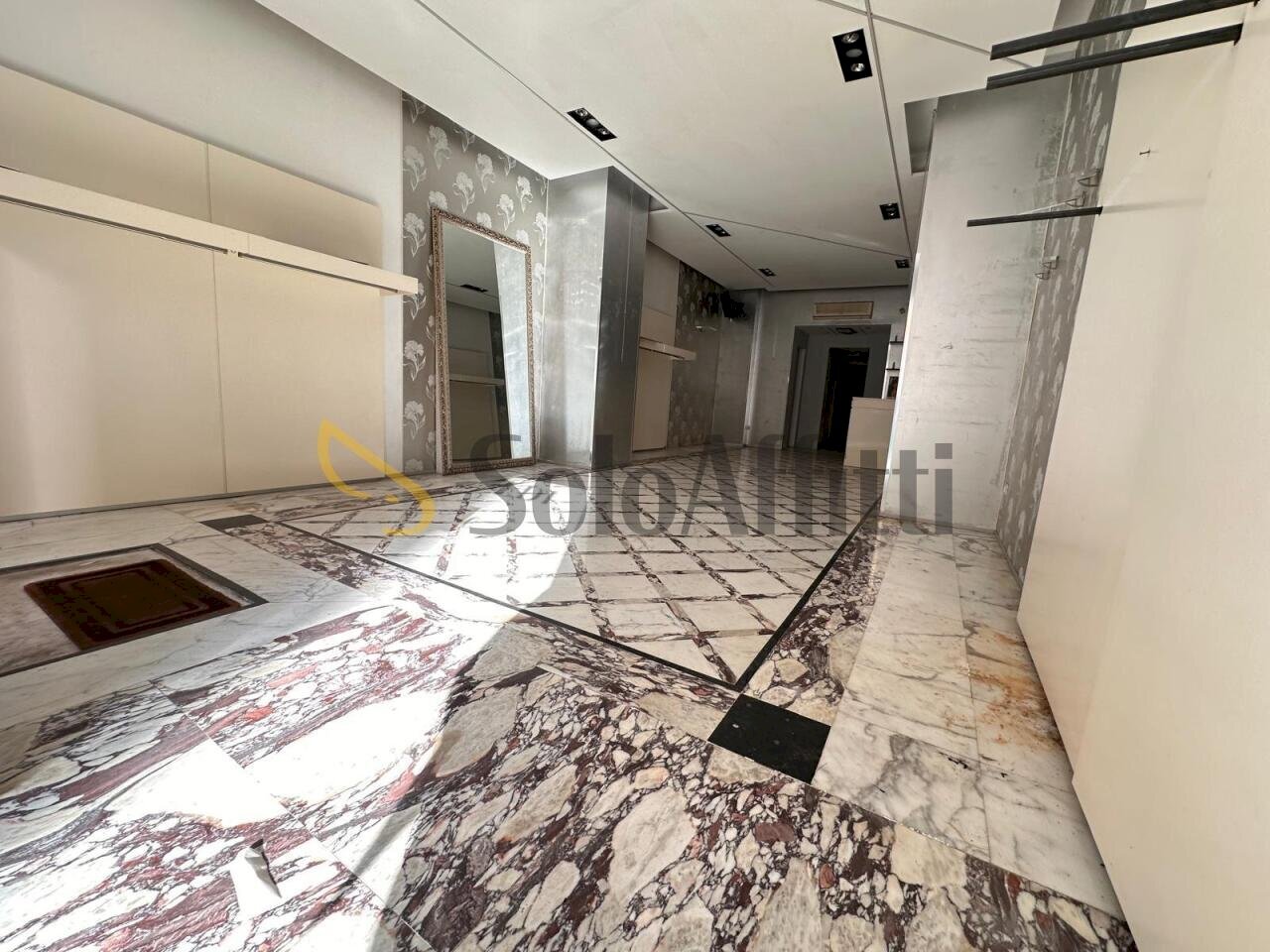 IMG-20250125-WA0001.jpg - Locale Commerciale Corso Trieste 189, Caserta - foto 3