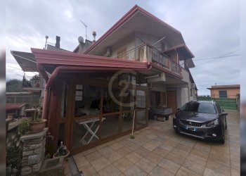 Cortile interno.png - Villa Via Risorgimento snc, Naso - foto 1