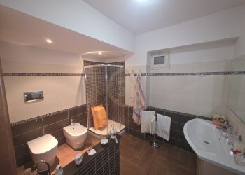 Bagno piano 1.jpg - Villa Via Risorgimento snc, Naso - foto 12