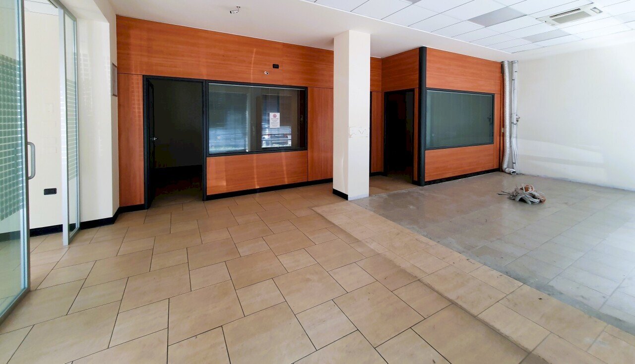 20250612_160047.jpg - Locale Commerciale VIA CORSICA, Brescia - foto 2