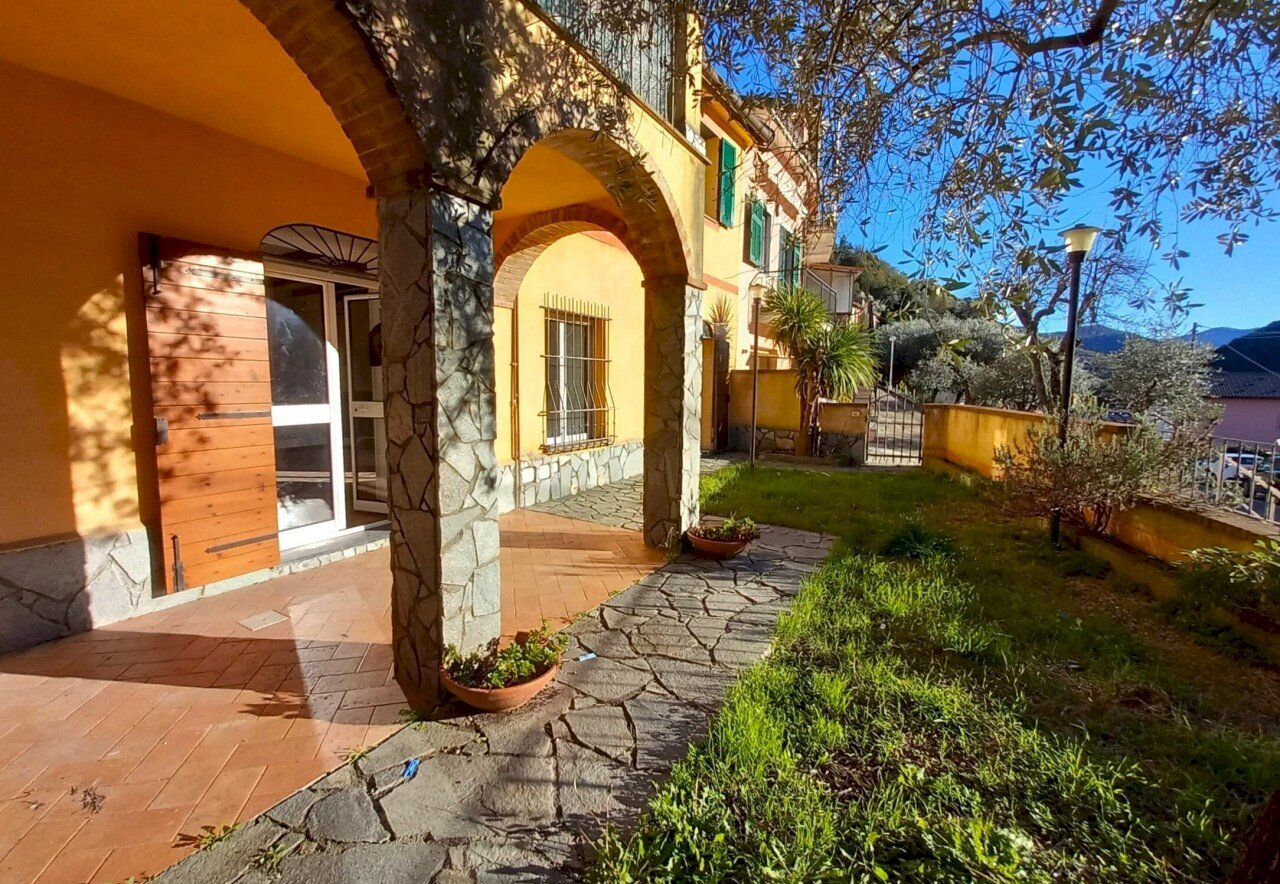 1.jpg - Portion of a house Avegno - photo 1